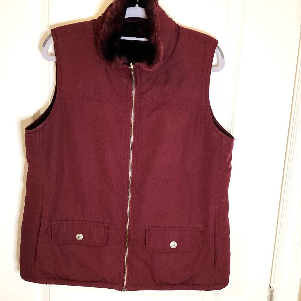 Lady Hathaway Women's Red Reversable Vest Size M Faux Fur Lining Pockets